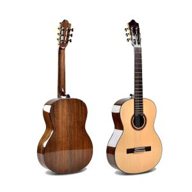 Классическая гитара с нейлоновыми струнами